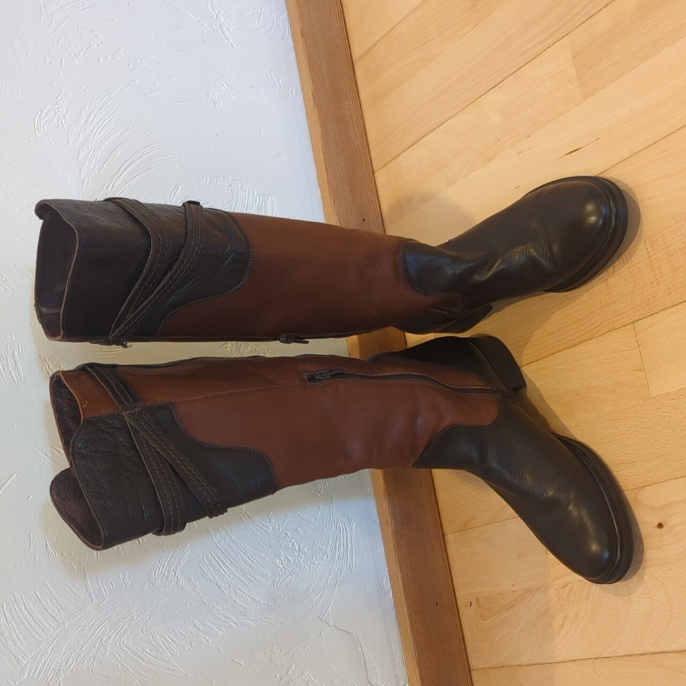 Cognac/dark brown boots by Madonna